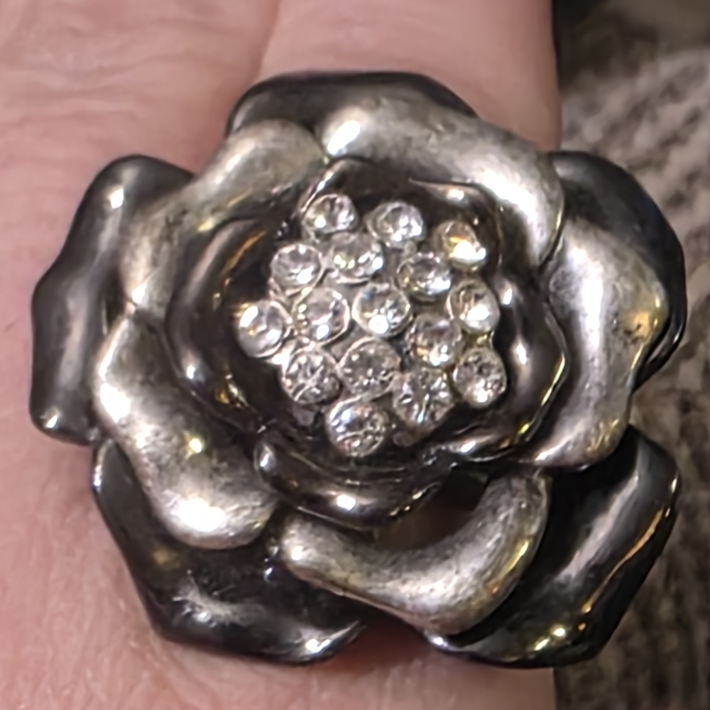 Silver Floral Elastic Ring with Crystal Accents